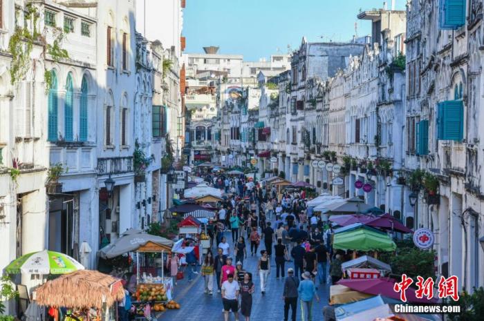 資料圖：圖為?？隍T樓老街游客如織。 <a target='_blank' href='/' >中新網(wǎng)</a>記者 駱云飛 攝