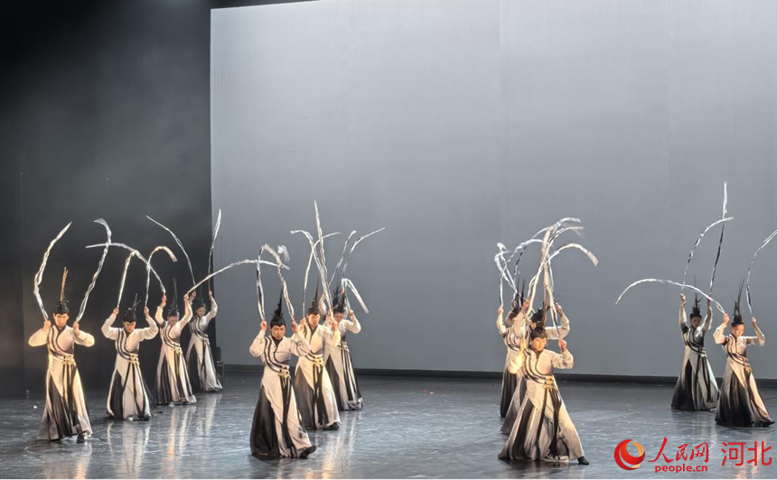 舞劇《顏真卿》演出現(xiàn)場(chǎng)。人民網(wǎng)記者 商帆攝