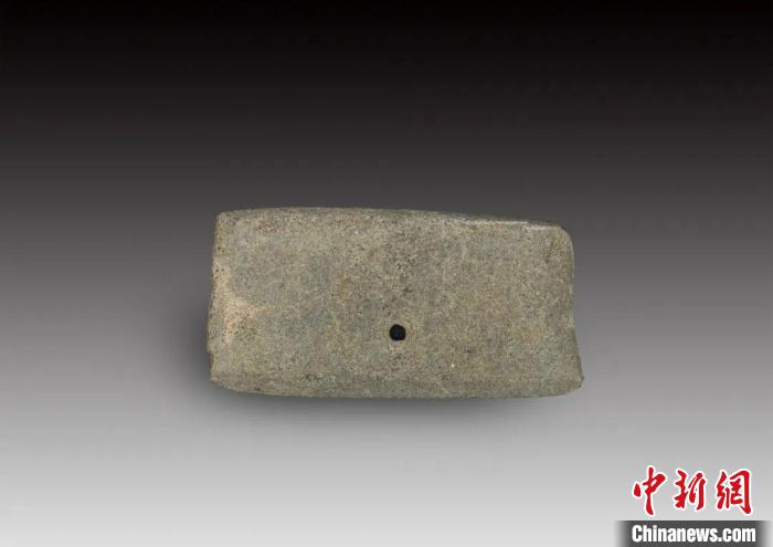 在該遺址發(fā)現(xiàn)的石刀?！∩轿魇】脊叛芯吭汗﹫D