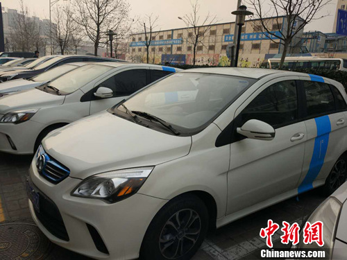 北京街頭的“共享汽車(chē)”。<a target='_blank'  _fcksavedurl='http://www.chinanews.com/' ></table>中新網(wǎng)</a>記者 李金磊 攝