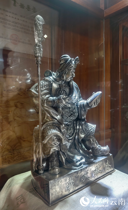 5寸發(fā)標制作的關公像。人民網(wǎng)記者 符皓攝