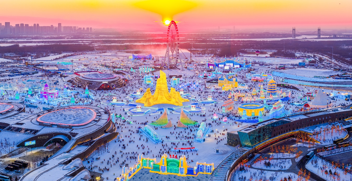 哈爾濱冰雪大世界迎來“開門紅”。人民網(wǎng)記者 蘇靖剛攝