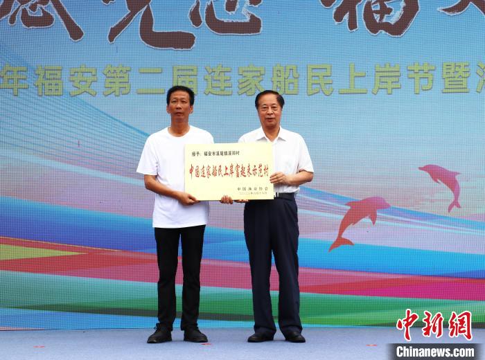 溪邳村獲“中國連家船民上岸富起來示范村”榮譽稱號?！×珠派?攝